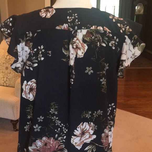 Women’s c & e floral Blouse in Medium - Picture 8 of 12